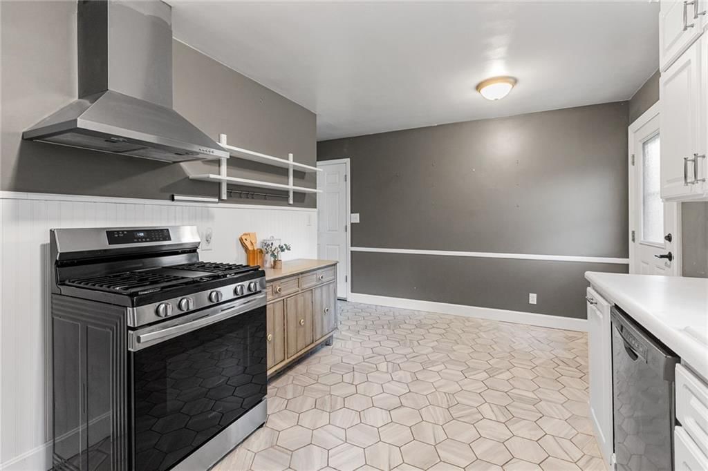 5627 Russell Street — photo 15