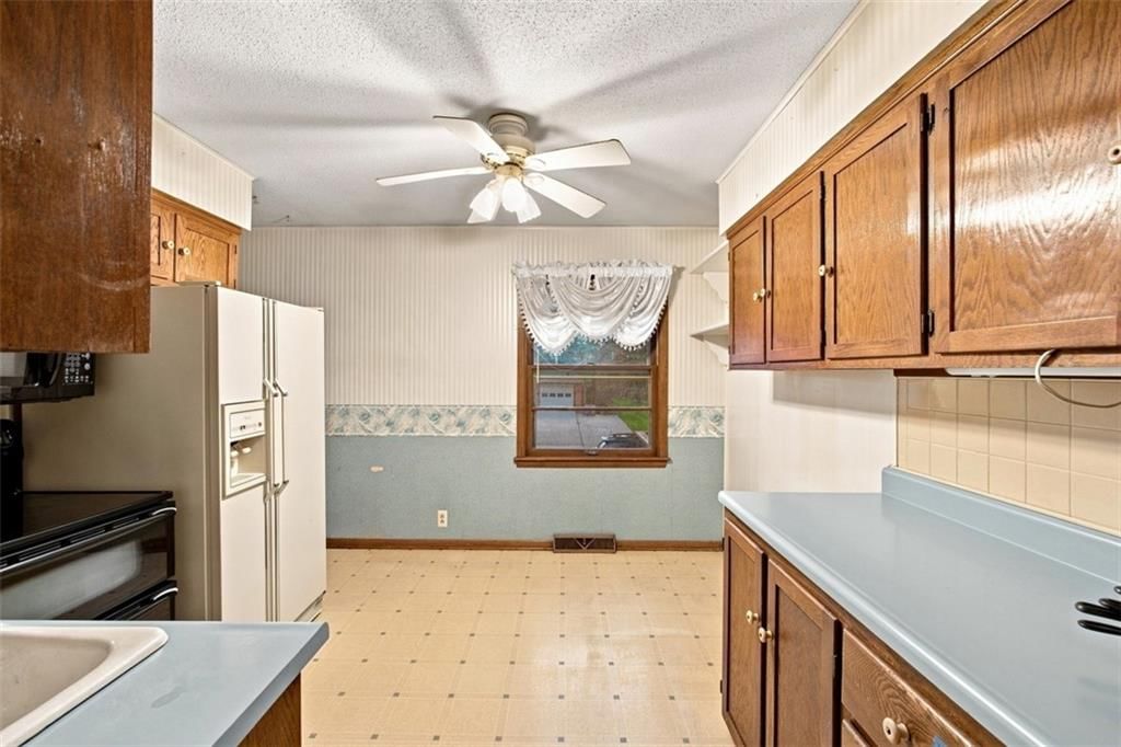 Photo 12 of 42 - 207 Augustus Drive, Excelsior Springs, MO 64024