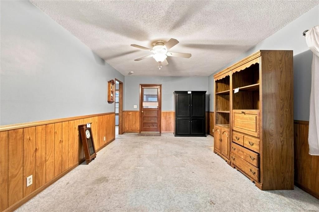 Photo 14 of 42 - 207 Augustus Drive, Excelsior Springs, MO 64024