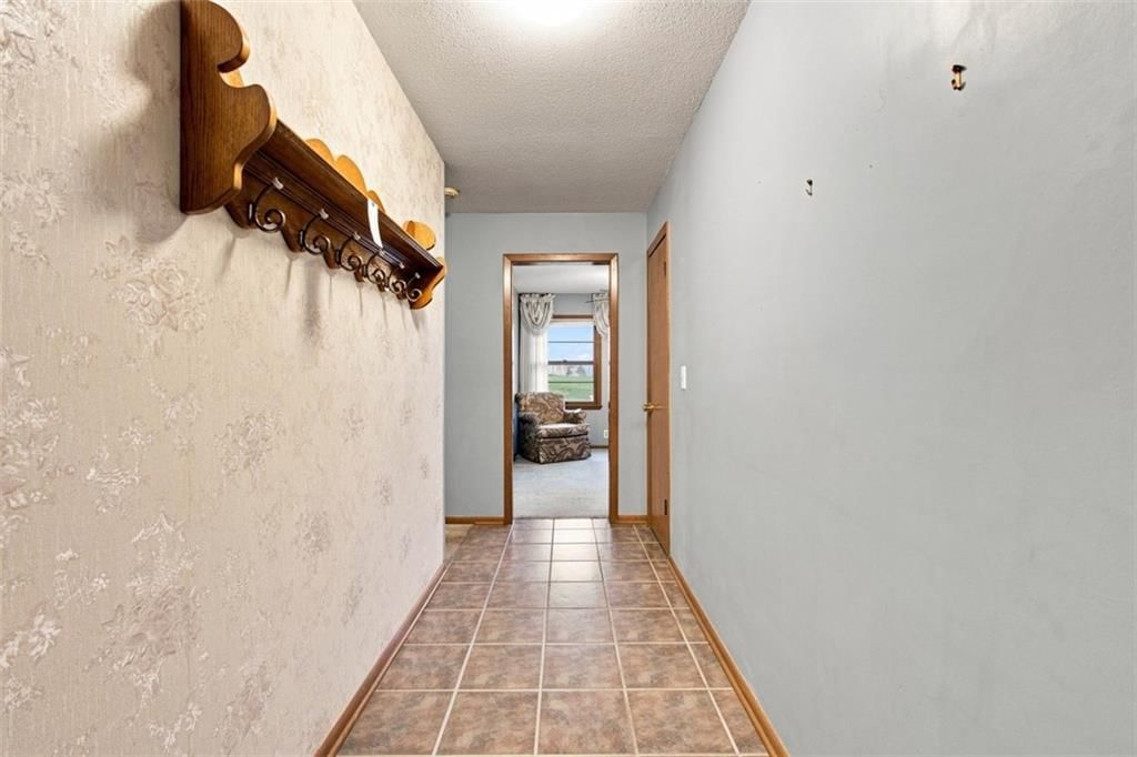 Photo 5 of 42 - 207 Augustus Drive, Excelsior Springs, MO 64024