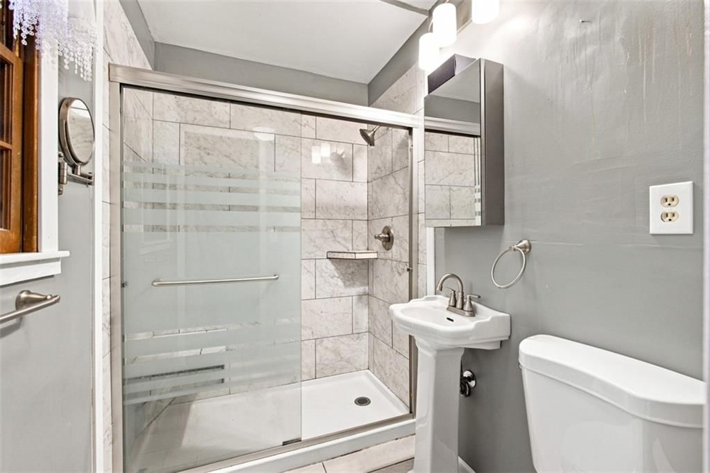 Double vanity and white vanity at 207 Augustus Drive, Excelsior Springs, MO 64024