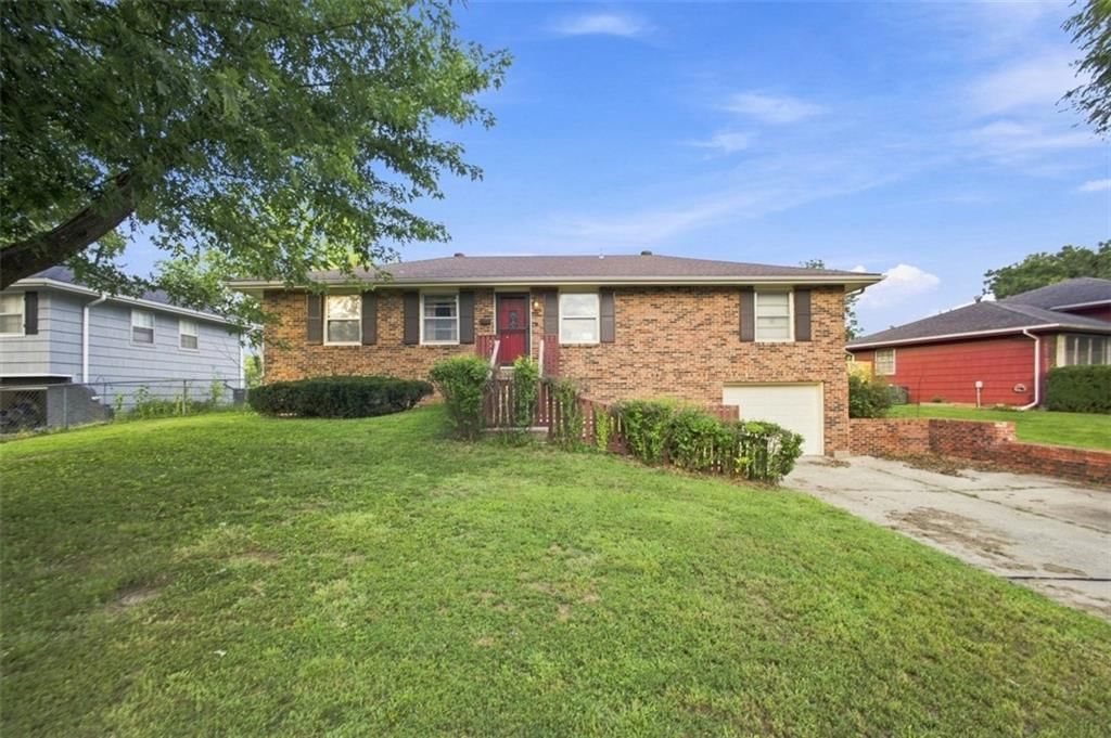 207 Augustus Drive, Excelsior Springs, MO: listing photo 2