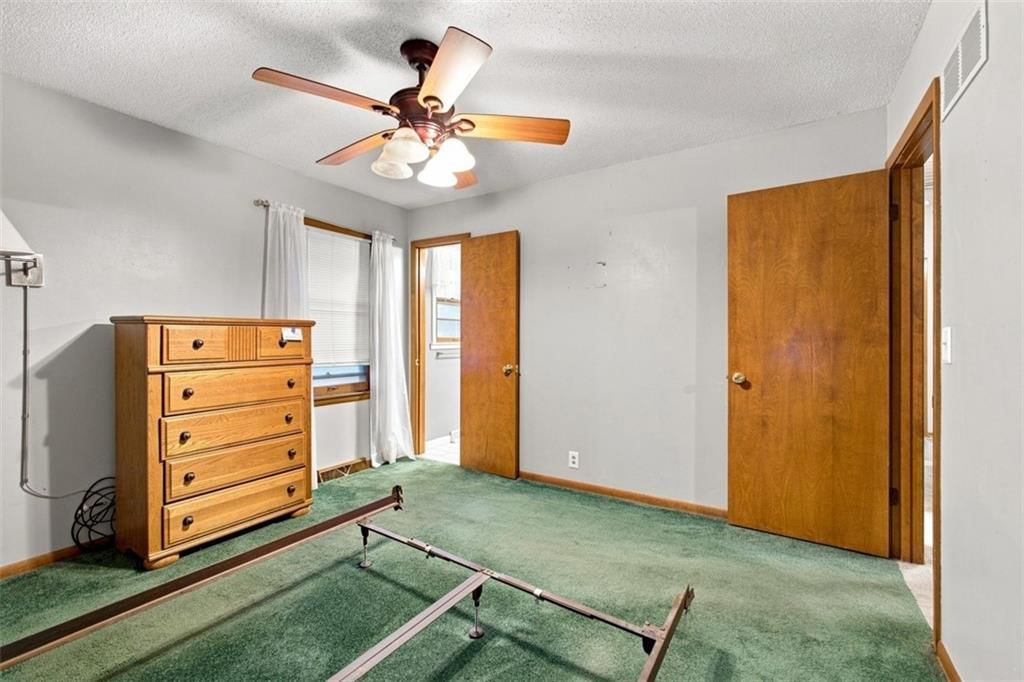 Photo 18 of 42 - 207 Augustus Drive, Excelsior Springs, MO 64024