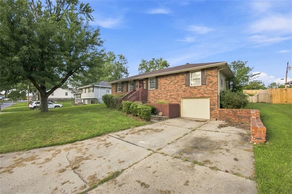 207 Augustus Drive, Excelsior Springs, MO: listing photo 3