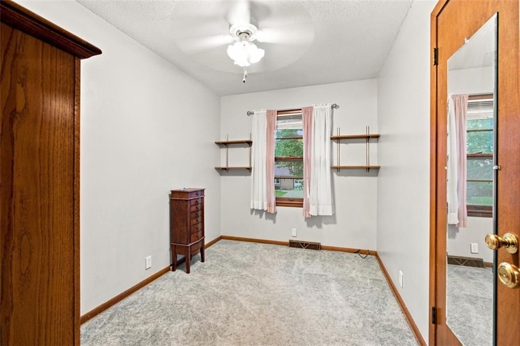 Photo 15 of 42 - 207 Augustus Drive, Excelsior Springs, MO 64024