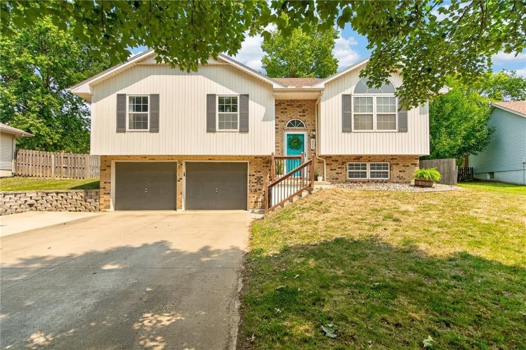 511 Quail Creek Drive, Odessa, MO
