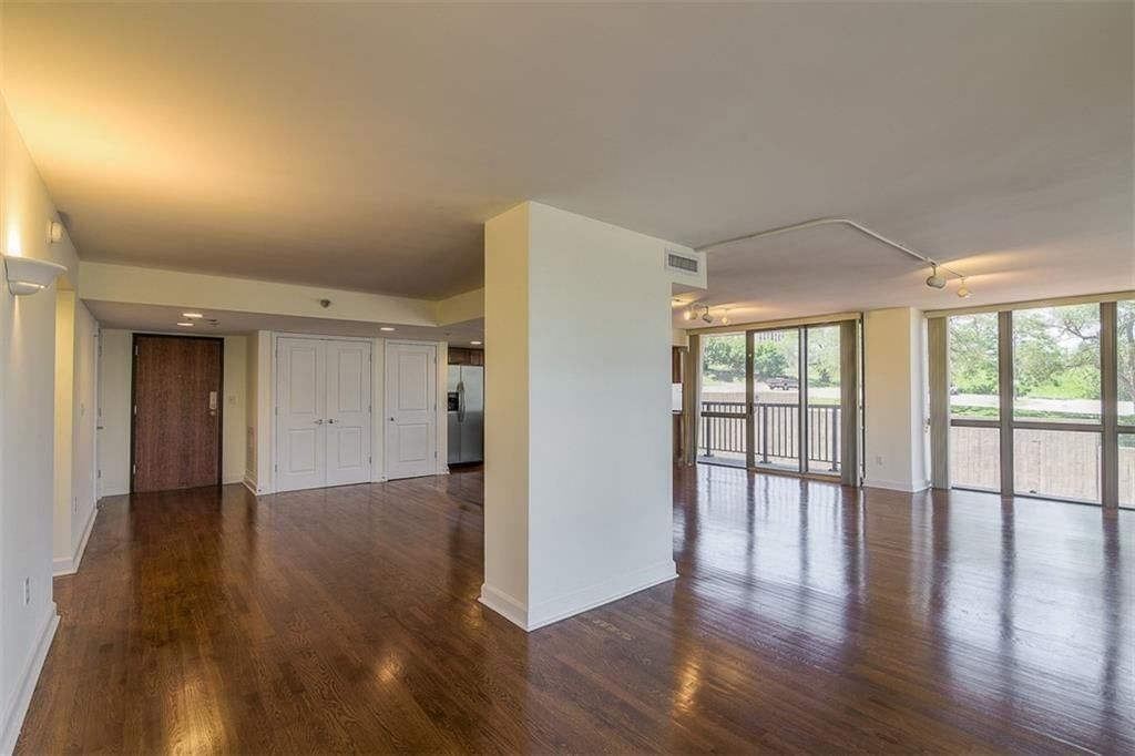600 E Admiral Boulevard — photo 4