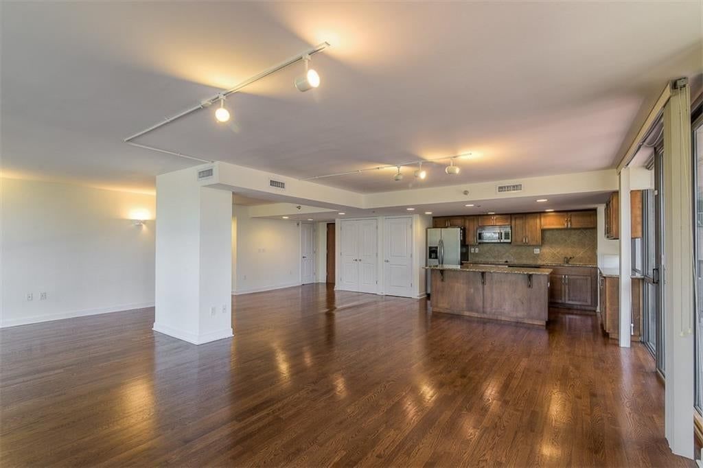 600 E Admiral Boulevard — photo 5