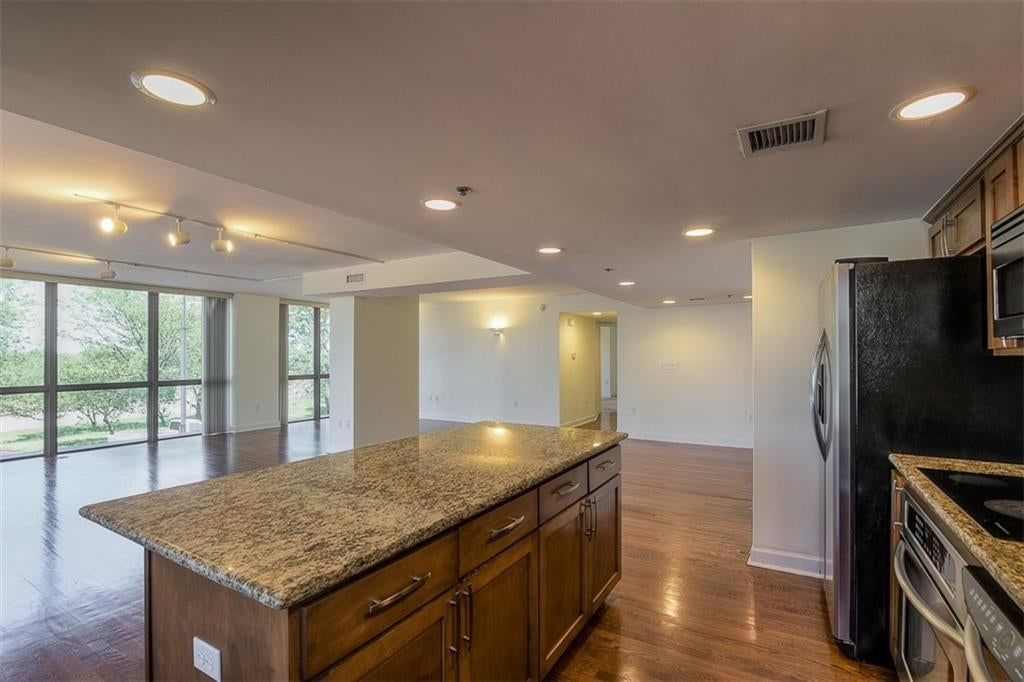 600 E Admiral Boulevard — photo 8