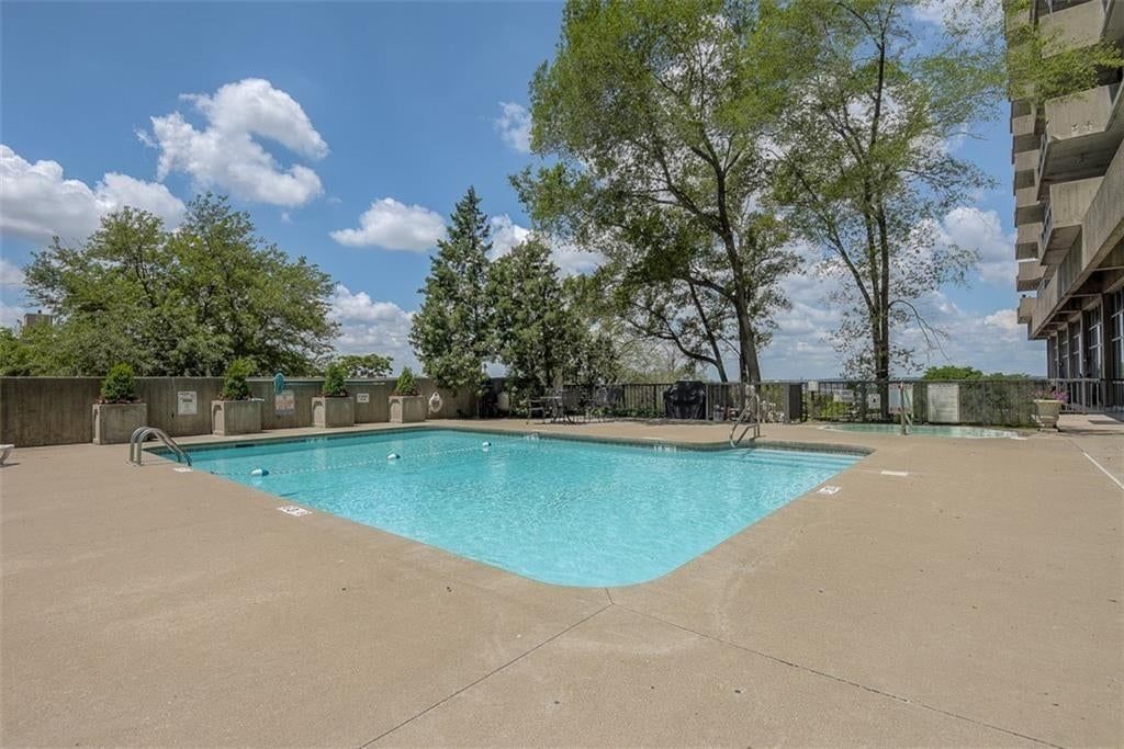 600 E Admiral Boulevard — photo 33