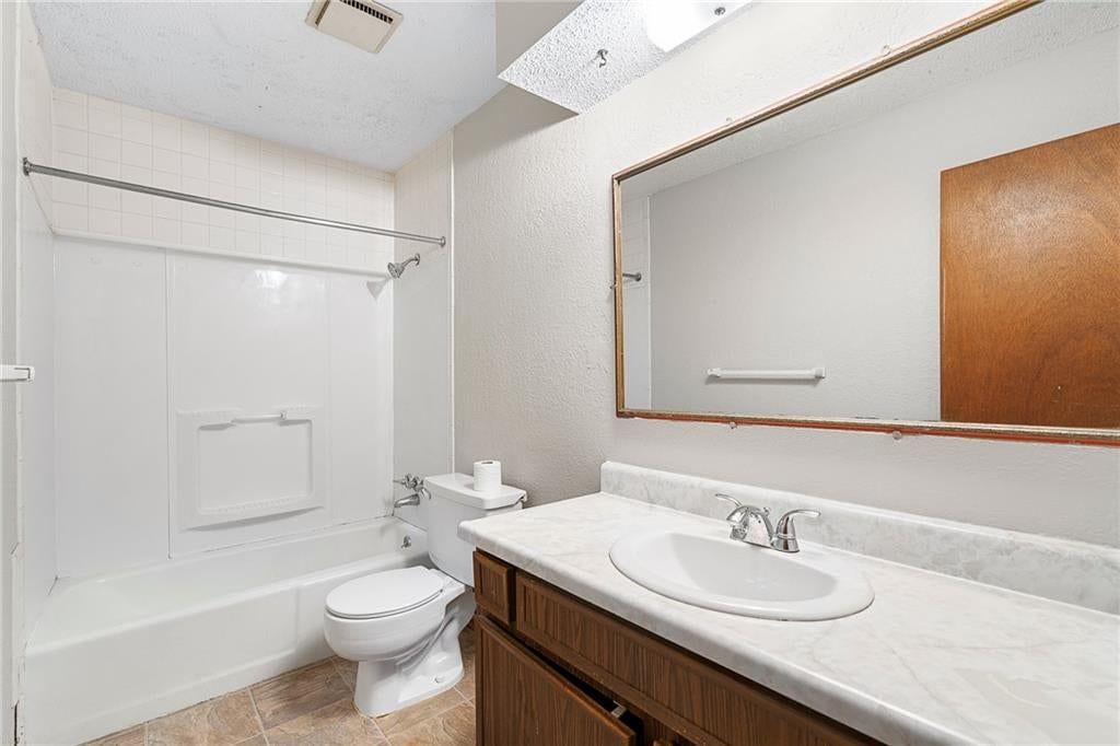 2825 & 2829 Tepee Avenue — photo 27