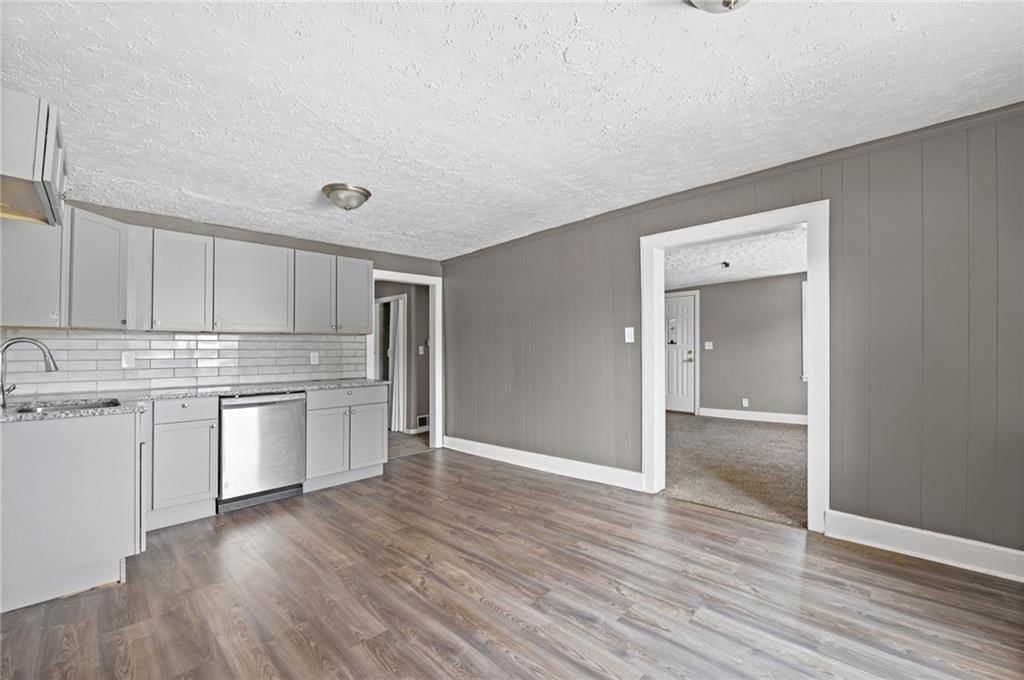 120 E 6th Street — photo 11