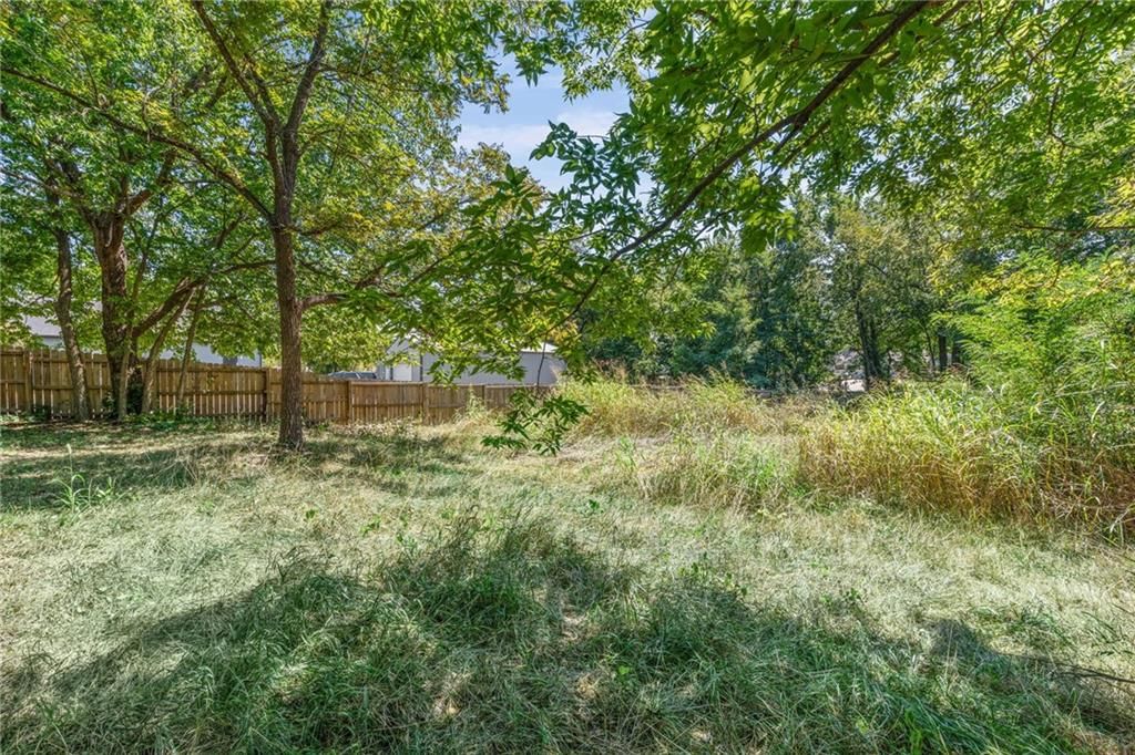 120 E 6th Street — photo 30