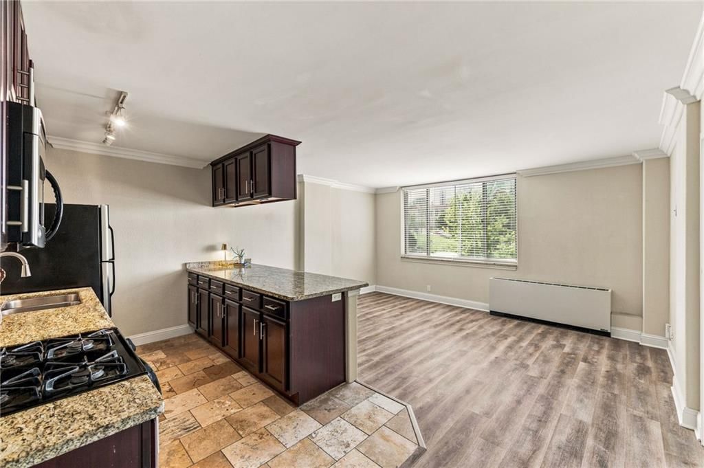 700 E 8th Street — photo 16