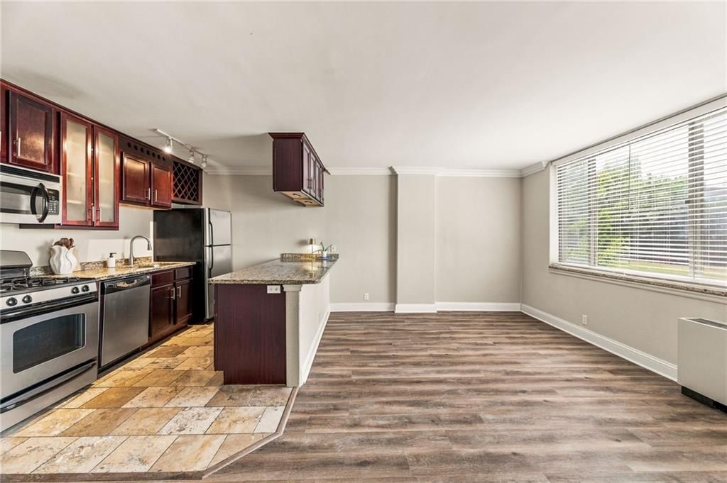 700 E 8th Street — photo 17
