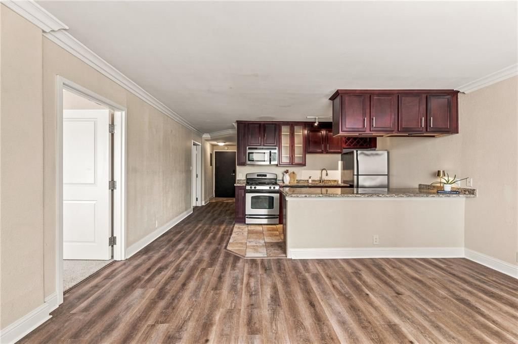 700 E 8th Street — photo 20