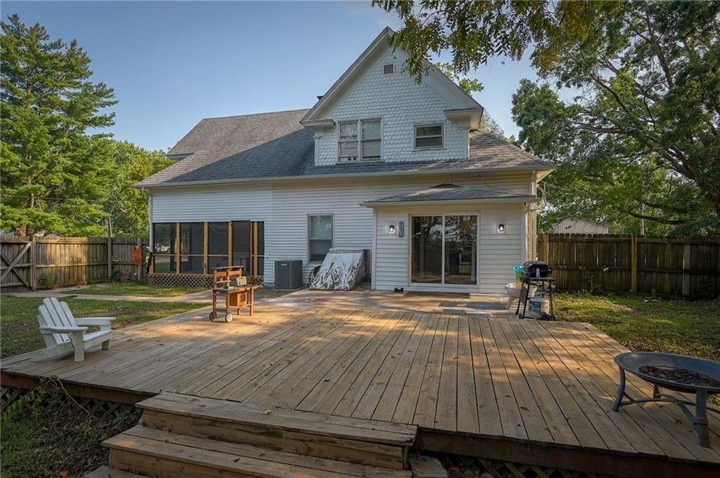 100 W Hortense Street — photo 13