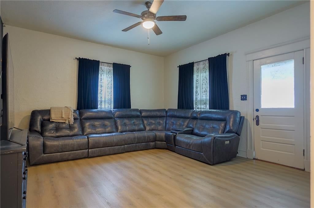 100 W Hortense Street — photo 29