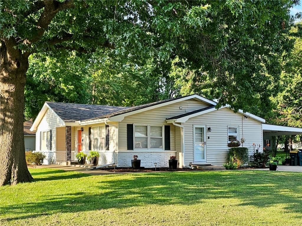 607 S Elm Street — photo 1
