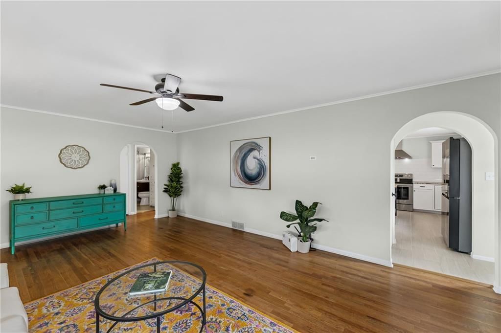 607 S Elm Street — photo 8