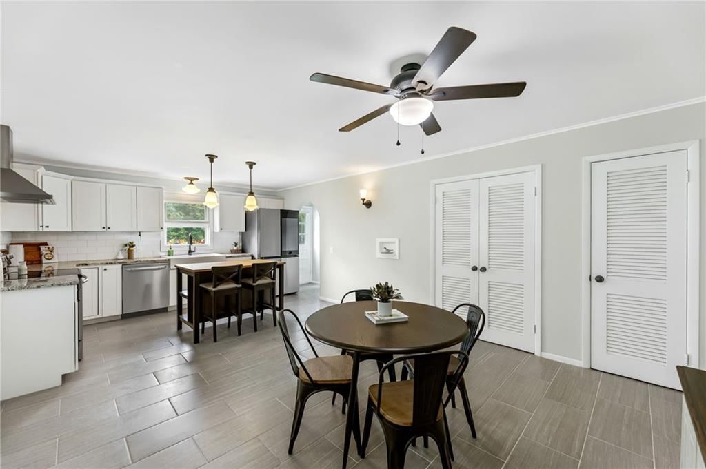 607 S Elm Street — photo 17