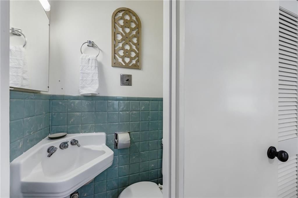 607 S Elm Street — photo 21