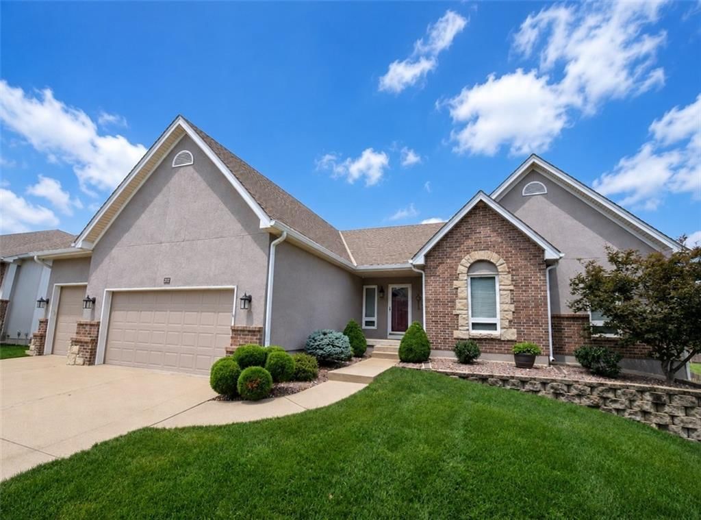 312 SE Alexandria Drive — photo 1
