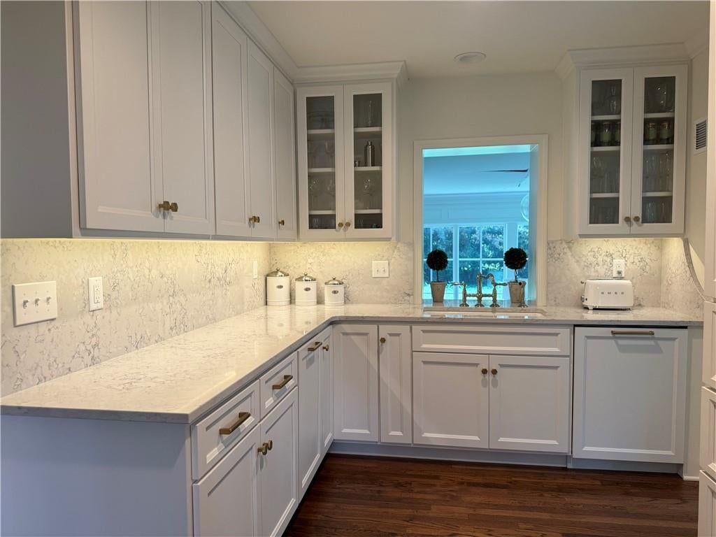 8020 Manor Road — photo 6
