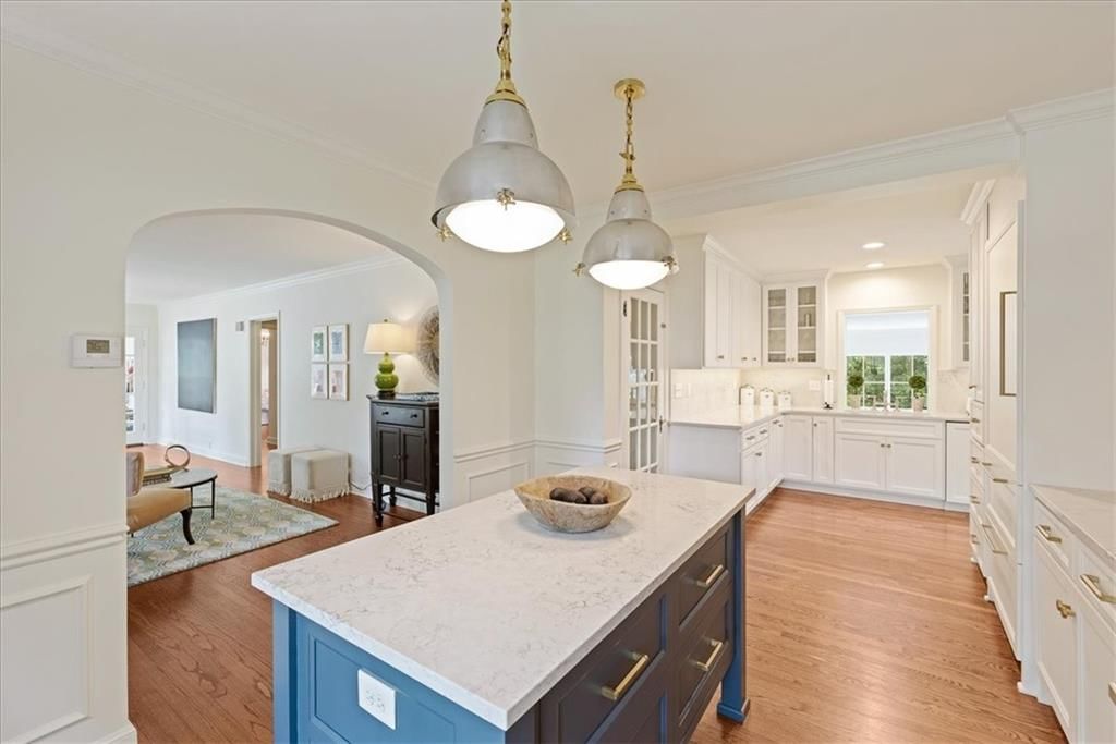 8020 Manor Road — photo 10