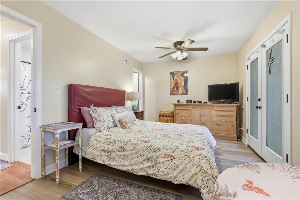 Carpet at 9573 Outlook Drive, Overland Park, KS 66207