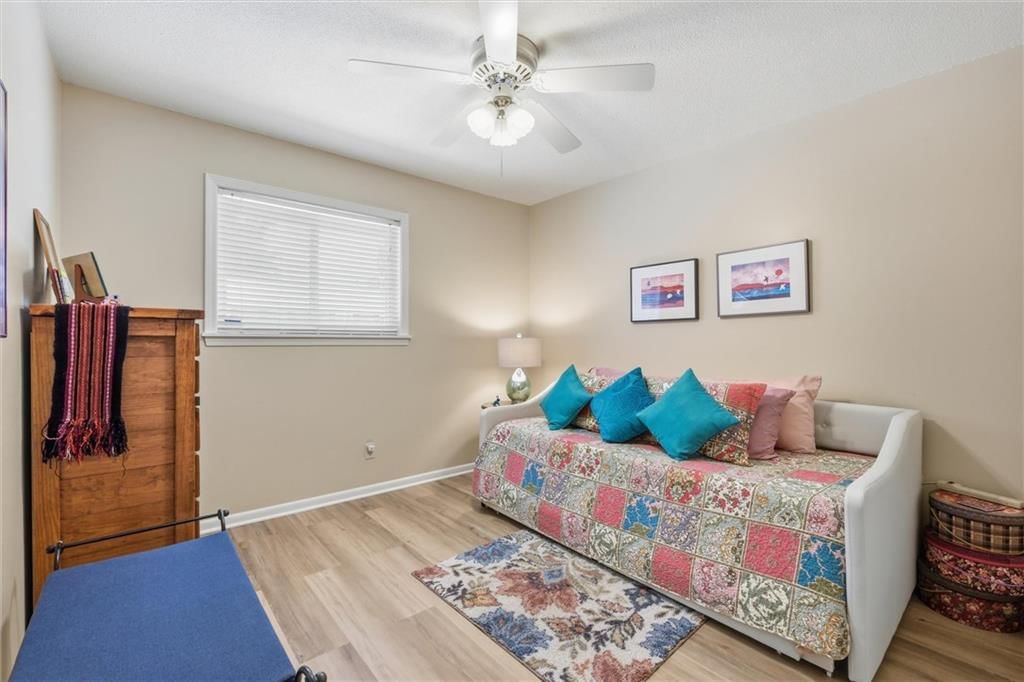 Photo 20 of 31 - 9573 Outlook Drive, Overland Park, KS 66207