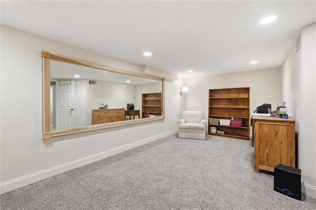 Photo 23 of 31 - 9573 Outlook Drive, Overland Park, KS 66207
