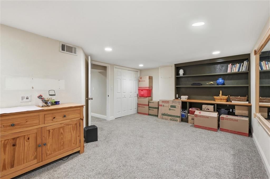 Photo 24 of 31 - 9573 Outlook Drive, Overland Park, KS 66207