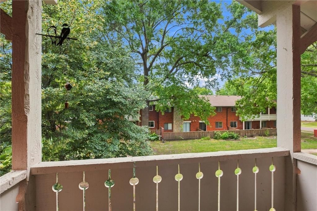 Photo 27 of 31 - 9573 Outlook Drive, Overland Park, KS 66207