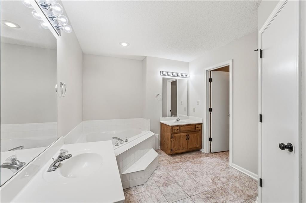 625 SE Shiloh Drive — photo 28