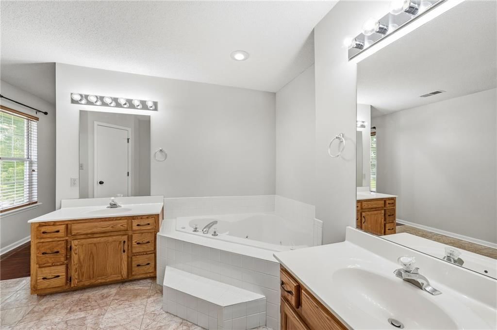 625 SE Shiloh Drive — photo 29