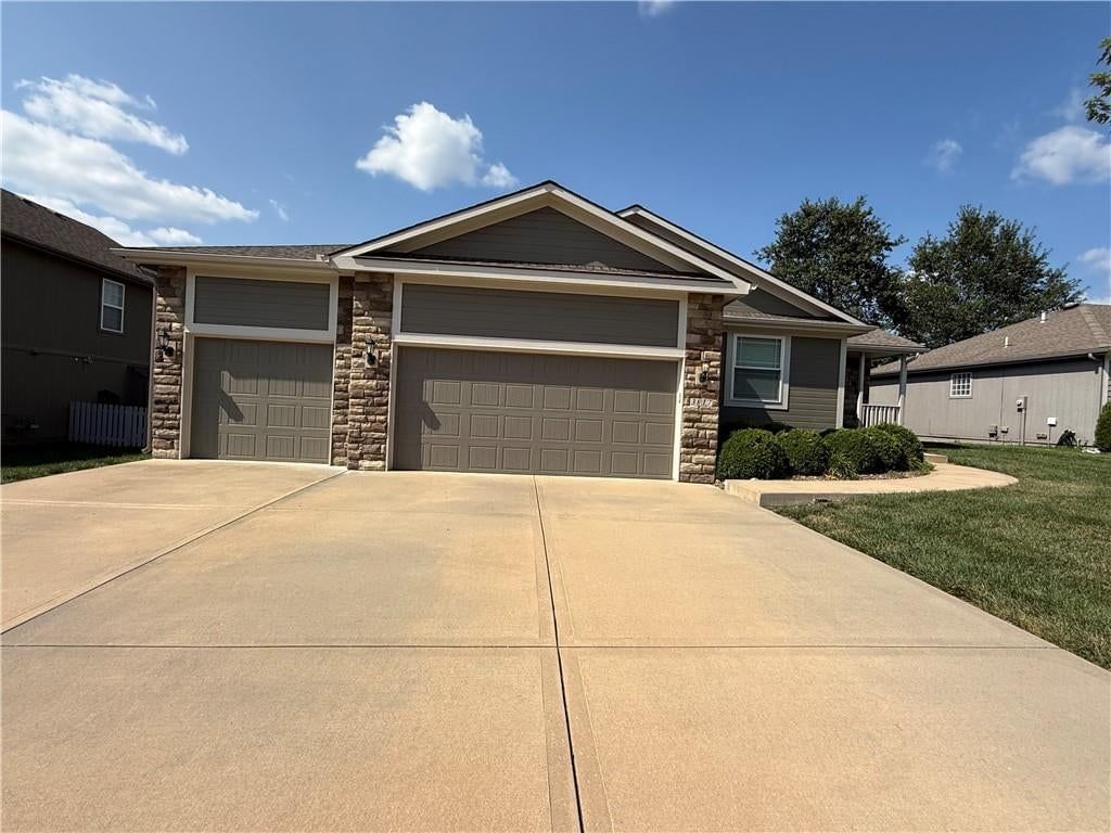 3817 SW Briarwood Oaks Drive — photo 1