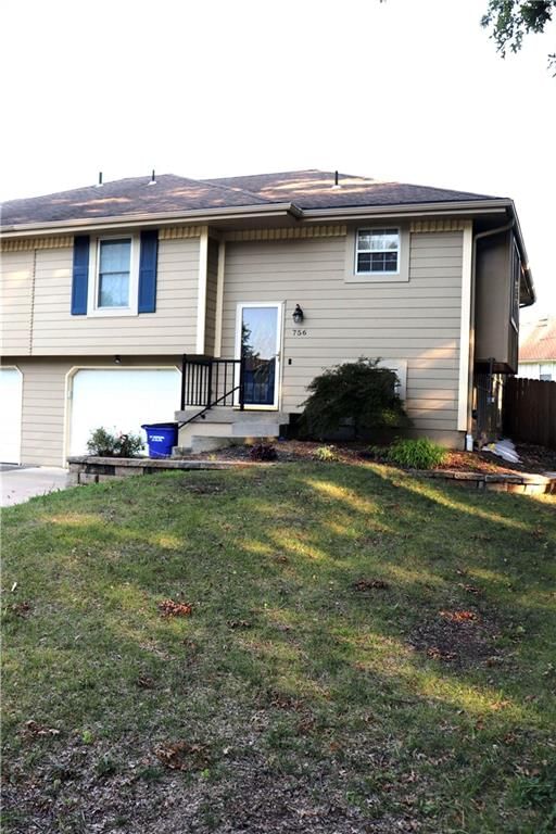 756 SE Claremont Court — photo 2