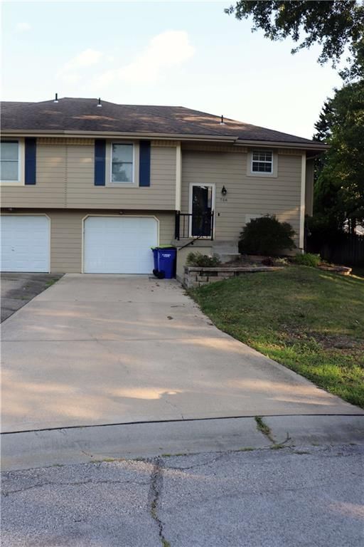 756 SE Claremont Court — photo 3