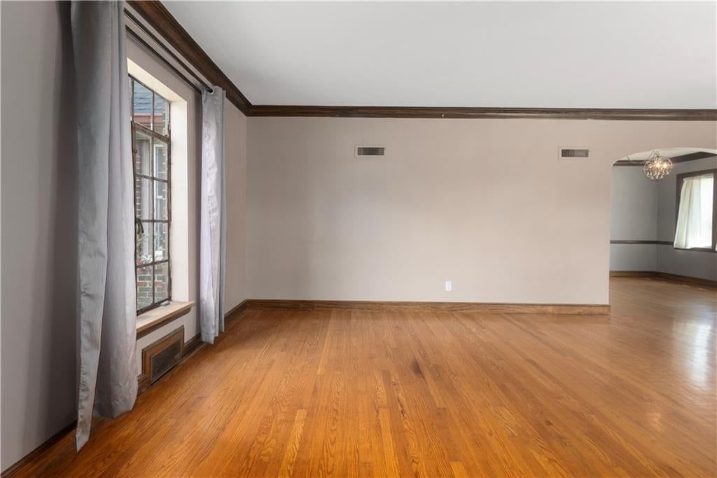 3200 EVERETT Avenue — photo 2