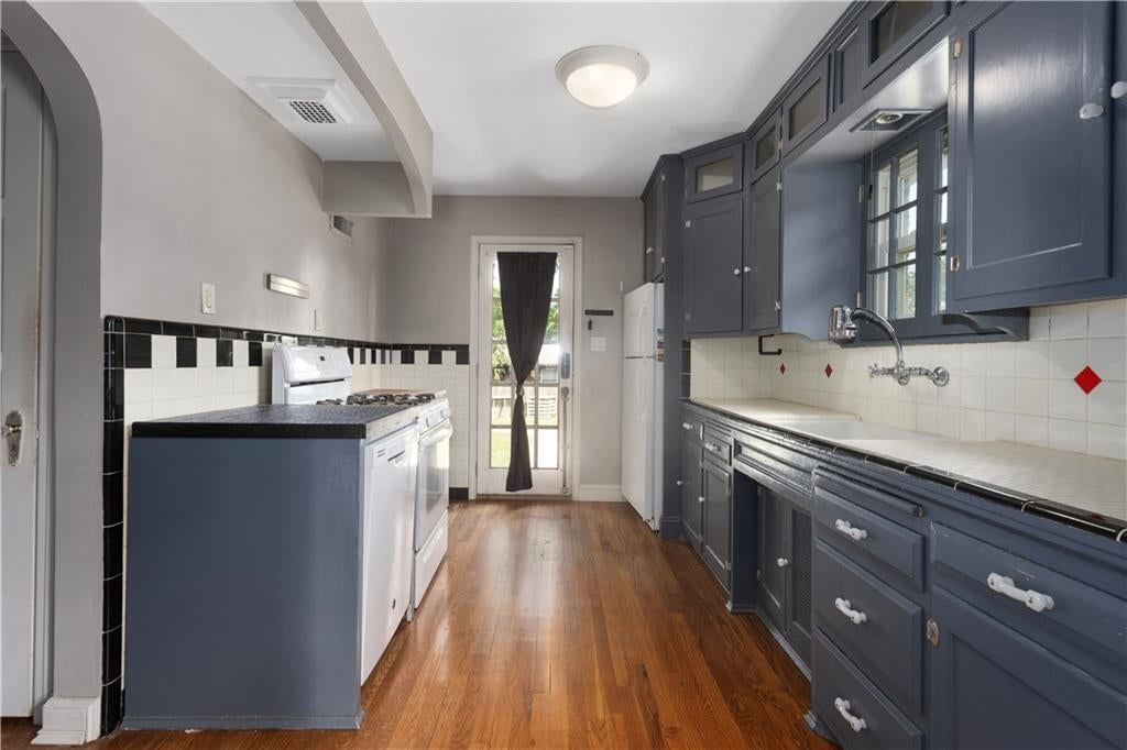 3200 EVERETT Avenue — photo 13