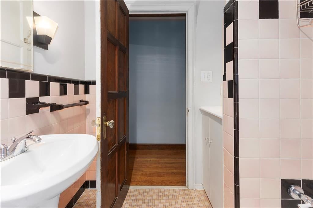 3200 EVERETT Avenue — photo 23