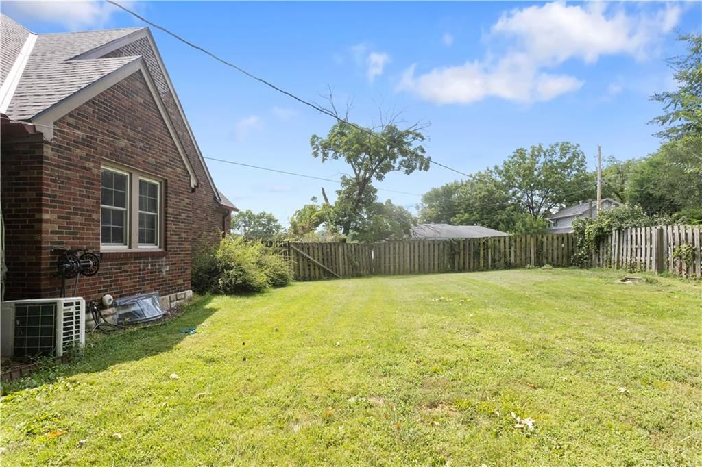 3200 EVERETT Avenue — photo 45