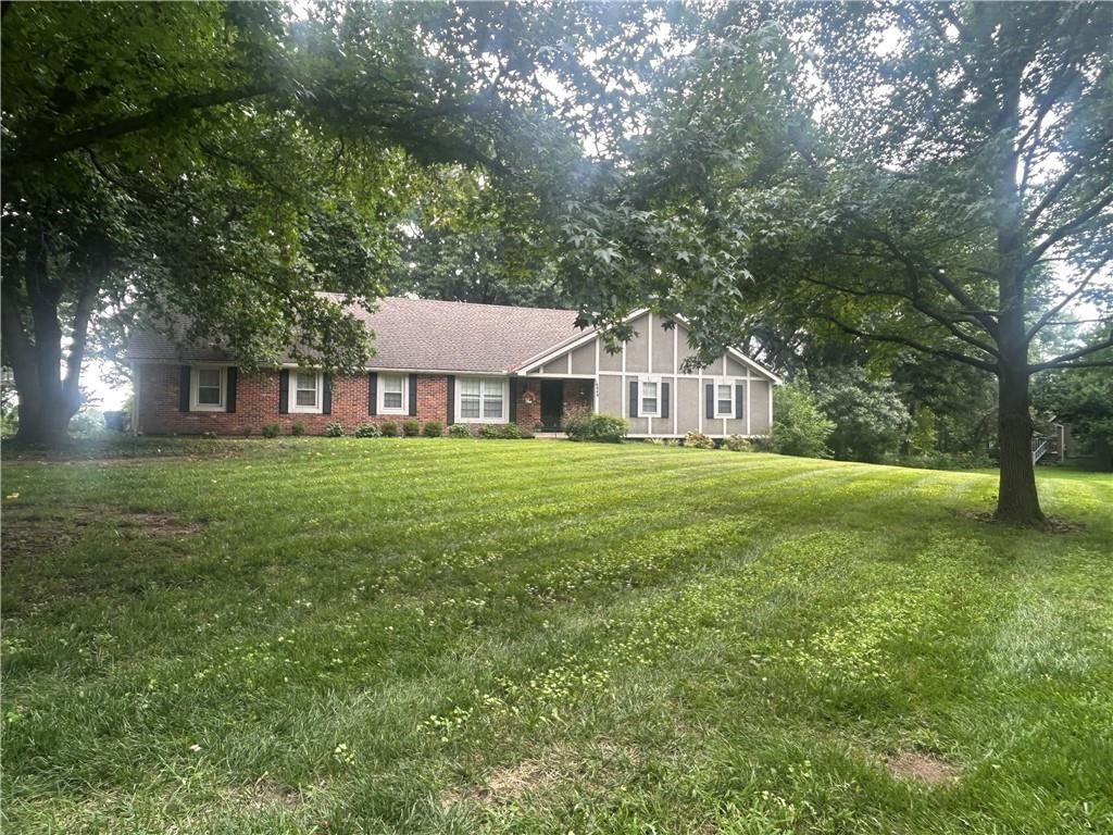 16040 Outlook Avenue — photo 2
