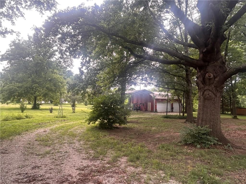 16040 Outlook Avenue — photo 4