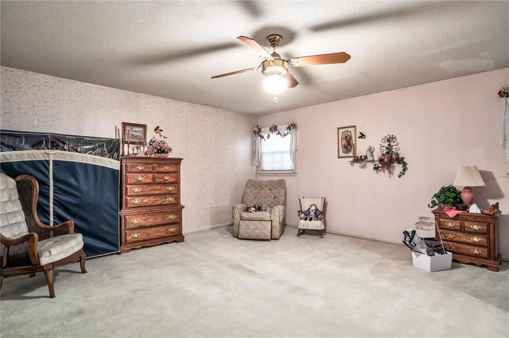 16040 Outlook Avenue — photo 30