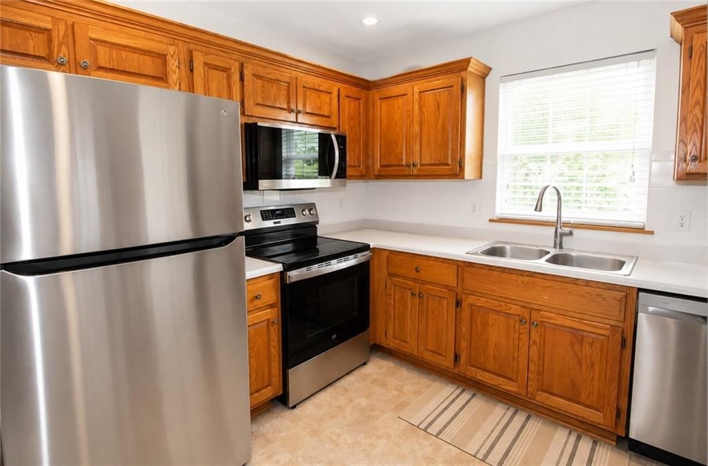 Photo 4 of 26 - 5133 Woodland Drive, Shawnee, KS 66218