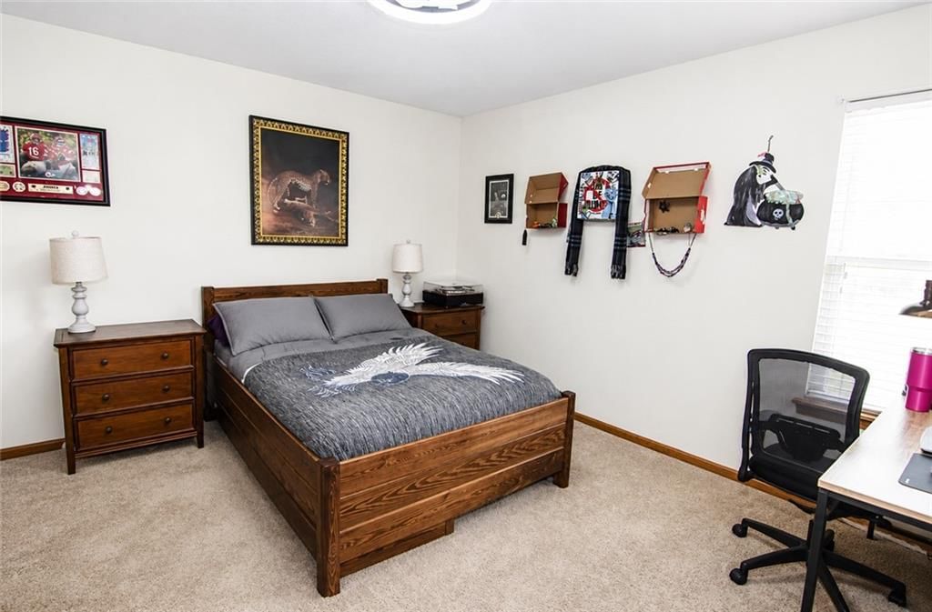 Photo 6 of 26 - 5133 Woodland Drive, Shawnee, KS 66218