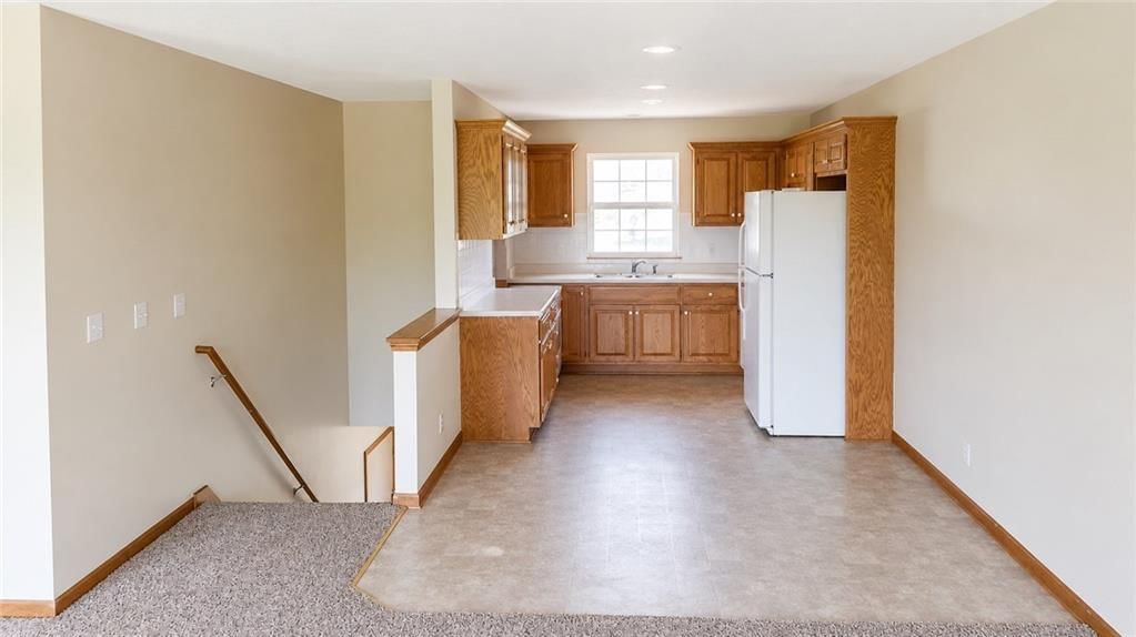 Photo 15 of 26 - 5133 Woodland Drive, Shawnee, KS 66218