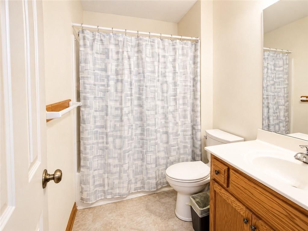 Photo 17 of 26 - 5133 Woodland Drive, Shawnee, KS 66218